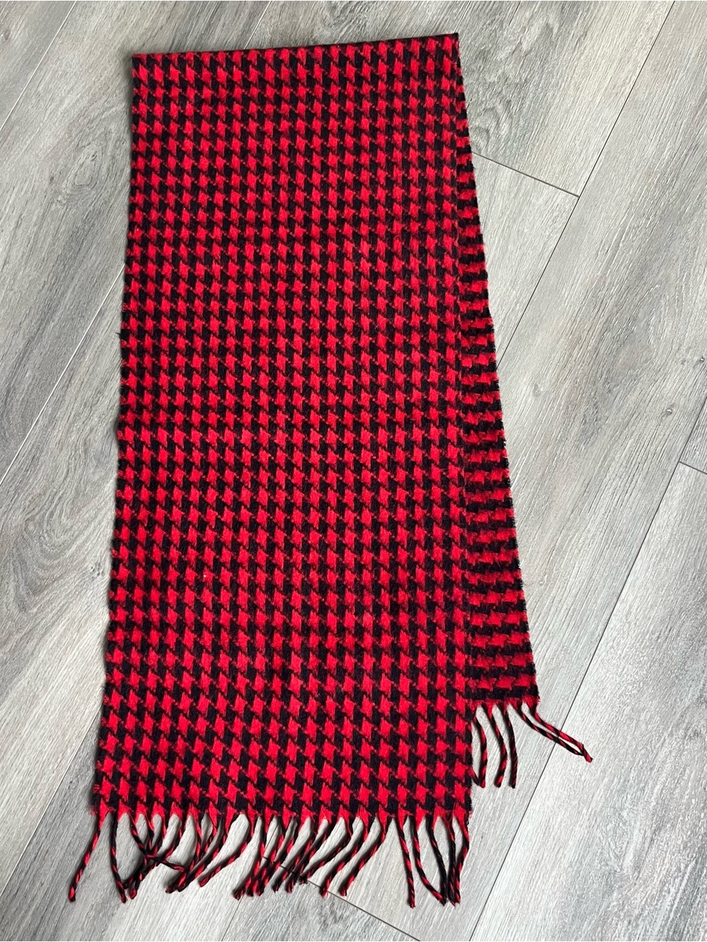Echo 100% Wool Red Black Houndstooth Fringe Scarf Uruguay